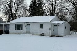 Pre-foreclosure in  BAILEY ST Chittenango, NY 13037