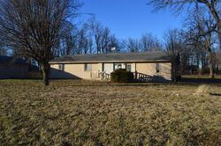 Pre-foreclosure in  STATE HIGHWAY Z Aurora, MO 65605