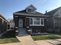 Pre-foreclosure in  S CLAREMONT AVE Chicago, IL 60636