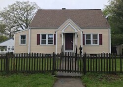 Pre-foreclosure in  TAFT ST Stratford, CT 06615