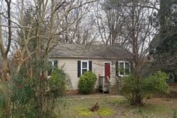 Pre-foreclosure in  MEADWOOD CIR Richmond, VA 23234