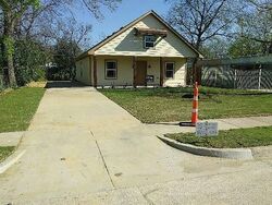 Pre-foreclosure in  N HAMPTON ST Fort Worth, TX 76106