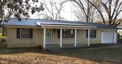 Pre-foreclosure in  MAIN ST Walnut Grove, MS 39189