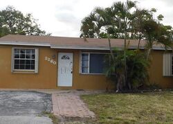 Pre-foreclosure in  SW 42ND TER Fort Lauderdale, FL 33317