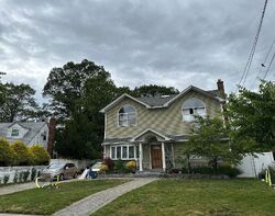 Pre-foreclosure in  CIRCLE DR Westbury, NY 11590