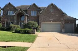 Pre-foreclosure in  WHISPERING WOODS CIR Plainfield, IL 60585