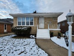 Pre-foreclosure in  OGLESBY AVE Calumet City, IL 60409