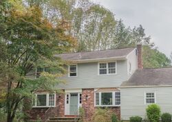 Pre-foreclosure in  SCHOOLHOUSE LN Chester, NJ 07930