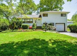 Pre-foreclosure in  SCOTT AVE North Babylon, NY 11703