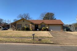 Pre-foreclosure in  KIRBY VALLEY DR Memphis, TN 38115