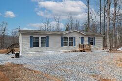 Pre-foreclosure Listing in LOGWOOD LN HUDDLESTON, VA 24104