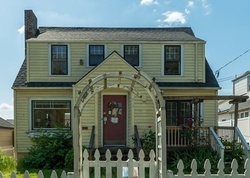 Pre-foreclosure in  NE 33RD AVE Portland, OR 97212
