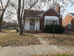 Pre-foreclosure in  STRATHMOOR ST Detroit, MI 48235