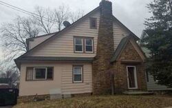 Pre-foreclosure in  SCHOOL LN Trenton, NJ 08618