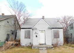 Pre-foreclosure in  GREENLAWN ST Detroit, MI 48238