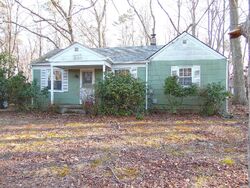 Pre-foreclosure in  CHURCH RD Howell, NJ 07731