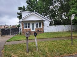 Pre-foreclosure in  STAFFORD ST Clinton Township, MI 48035