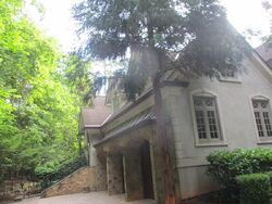Pre-foreclosure in  RIVER GATE DR Atlanta, GA 30350