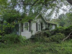 Pre-foreclosure in  PONDS WOOD RD Huntingtown, MD 20639