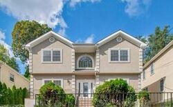 Pre-foreclosure in  PARKVIEW AVE Bronxville, NY 10708