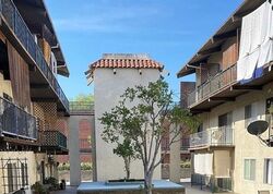 Pre-foreclosure in  WHITE OAK AVE UNIT F105 Encino, CA 91316