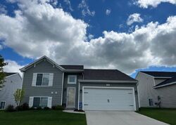 Pre-foreclosure in  SYCAMORE RIVER DR Fowlerville, MI 48836