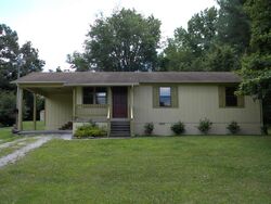 Pre-foreclosure in  SPIERS WAY Crossville, TN 38555