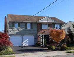 Pre-foreclosure in  SALLY LN Oceanside, NY 11572