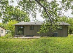 Pre-foreclosure in  SW MOUNDVIEW DR Topeka, KS 66614
