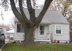 Pre-foreclosure in  GAUKLER ST Saint Clair Shores, MI 48080