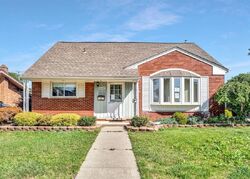 Pre-foreclosure in  HUNTINGTON ST Riverview, MI 48193