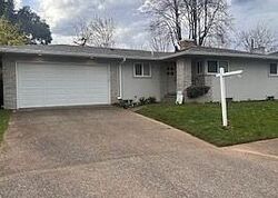 Pre-foreclosure in  Se 109th Ave Portland, OR 97216