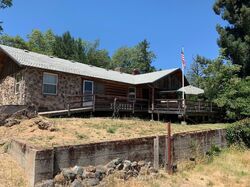 Pre-foreclosure in  Jerome Prairie Rd Grants Pass, OR 97527