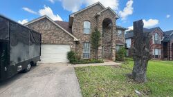 Pre-foreclosure in  Vine Ridge Ct Arlington, TX 76017