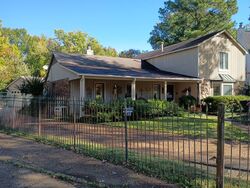 Pre-foreclosure in  Princeton Oaks Cv Memphis, TN 38117