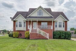  E Robertson Rd, Cross Plains TN