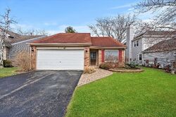 Pre-foreclosure in  Cambridge Ln Woodridge, IL 60517