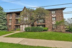 Pre-foreclosure in  Ridge Cove Dr a Chicago Ridge, IL 60415