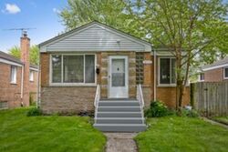 Pre-foreclosure in  WOODLAWN AVE Dolton, IL 60419