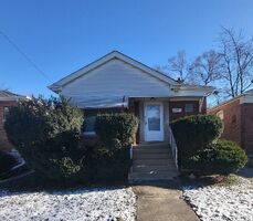 Pre-foreclosure in  S NORMAL AVE Riverdale, IL 60827