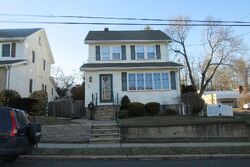 Pre-foreclosure in  BEVERLY RD Oradell, NJ 07649