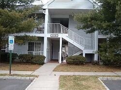 Pre-foreclosure in  Townsend Ct Franklin Park, NJ 08823