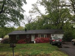 Pre-foreclosure in  DOGWOOD LN Statesville, NC 28625