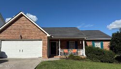 Pre-foreclosure in  SABLE POINT LN Knoxville, TN 37924
