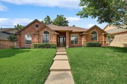 Pre-foreclosure in  Columbus Dr Rowlett, TX 75089