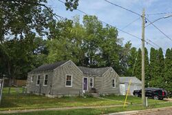 Pre-foreclosure in  Barnard Ave Kalamazoo, MI 49008