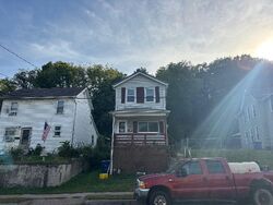  Kaufmann Ave, Dubuque IA