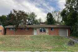 Pre-foreclosure in  Windsor Dr Hagerstown, MD 21742