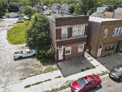 Pre-foreclosure in  E KENSINGTON AVE Chicago, IL 60628
