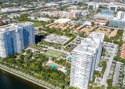 Pre-foreclosure in  Ne 183rd St e North Miami Beach, FL 33160